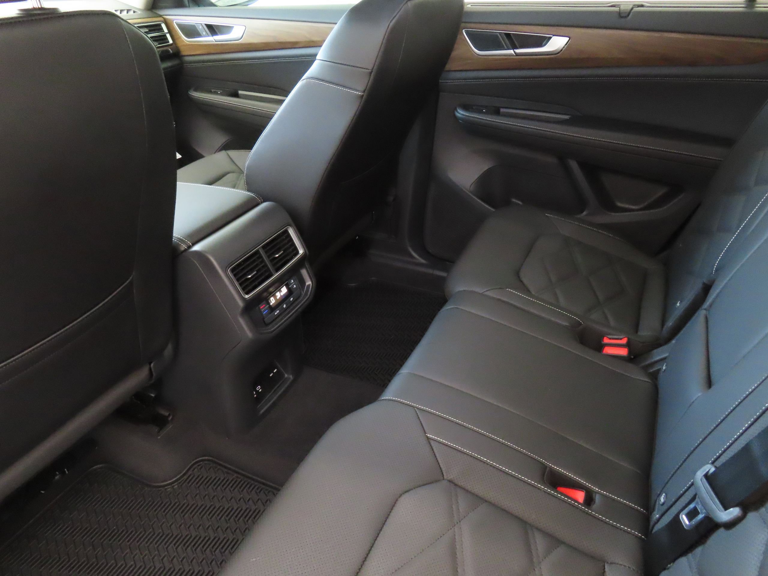 New 2025 Volkswagen Atlas SE FWD image 22