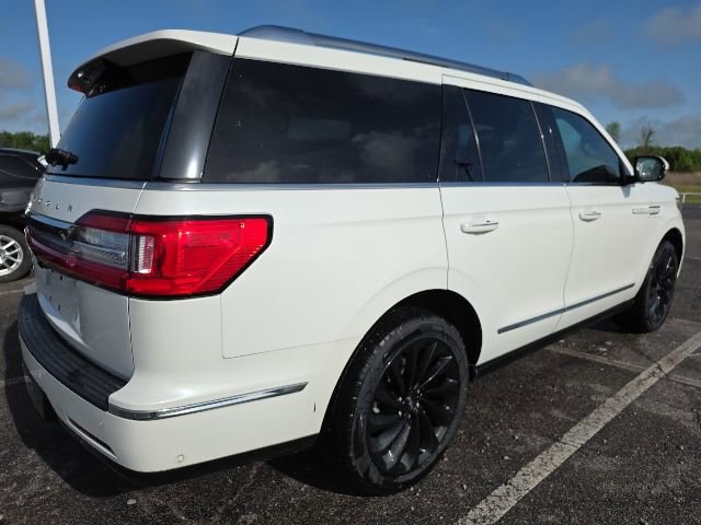 Used 2021 Lincoln Navigator Reserve AWD/4WD image 3