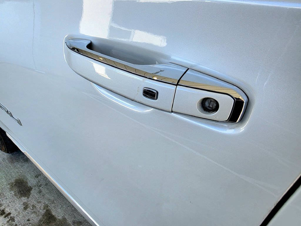 Used 2024 GMC Yukon XL Denali AWD/4WD image 18