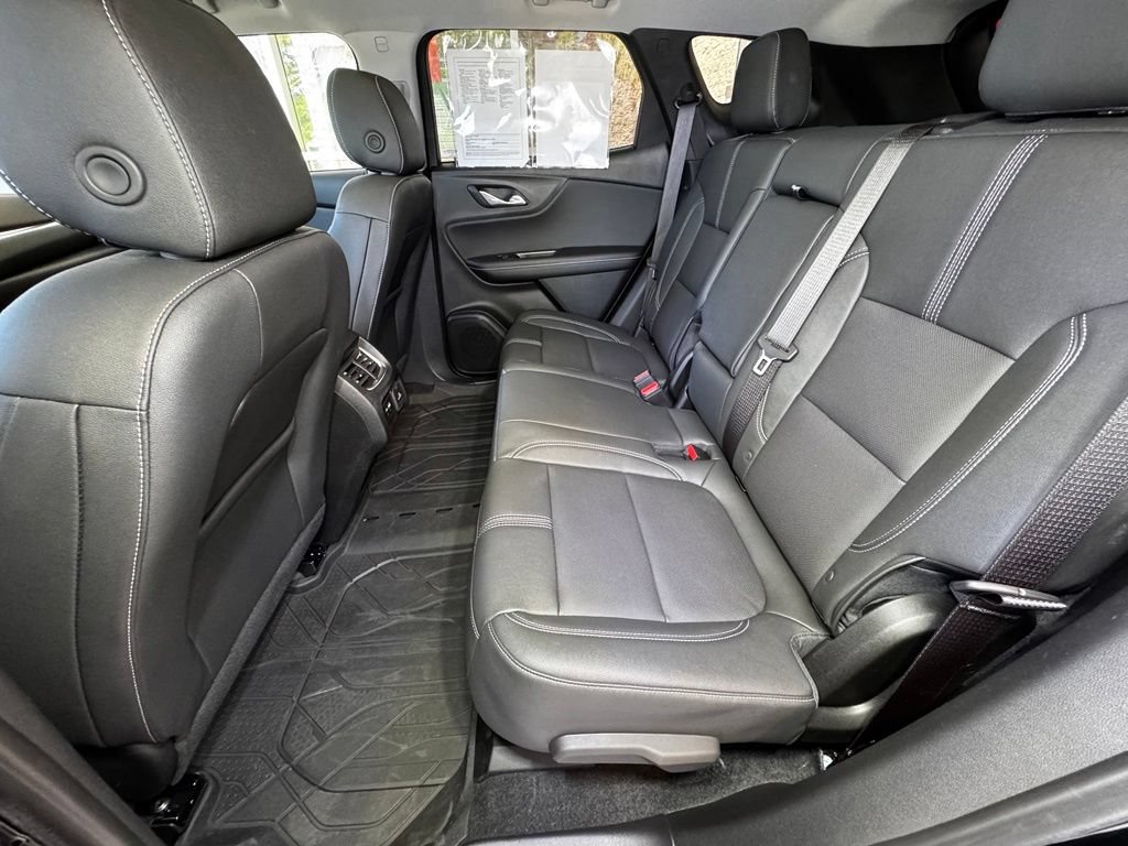 Used 2025 Chevrolet Blazer LT w/ Sound & Technology Package FWD image 42