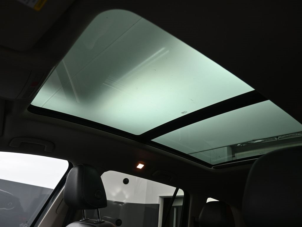 Used 2019 Volkswagen Atlas SE w/ Panoramic Sunroof Package image 2