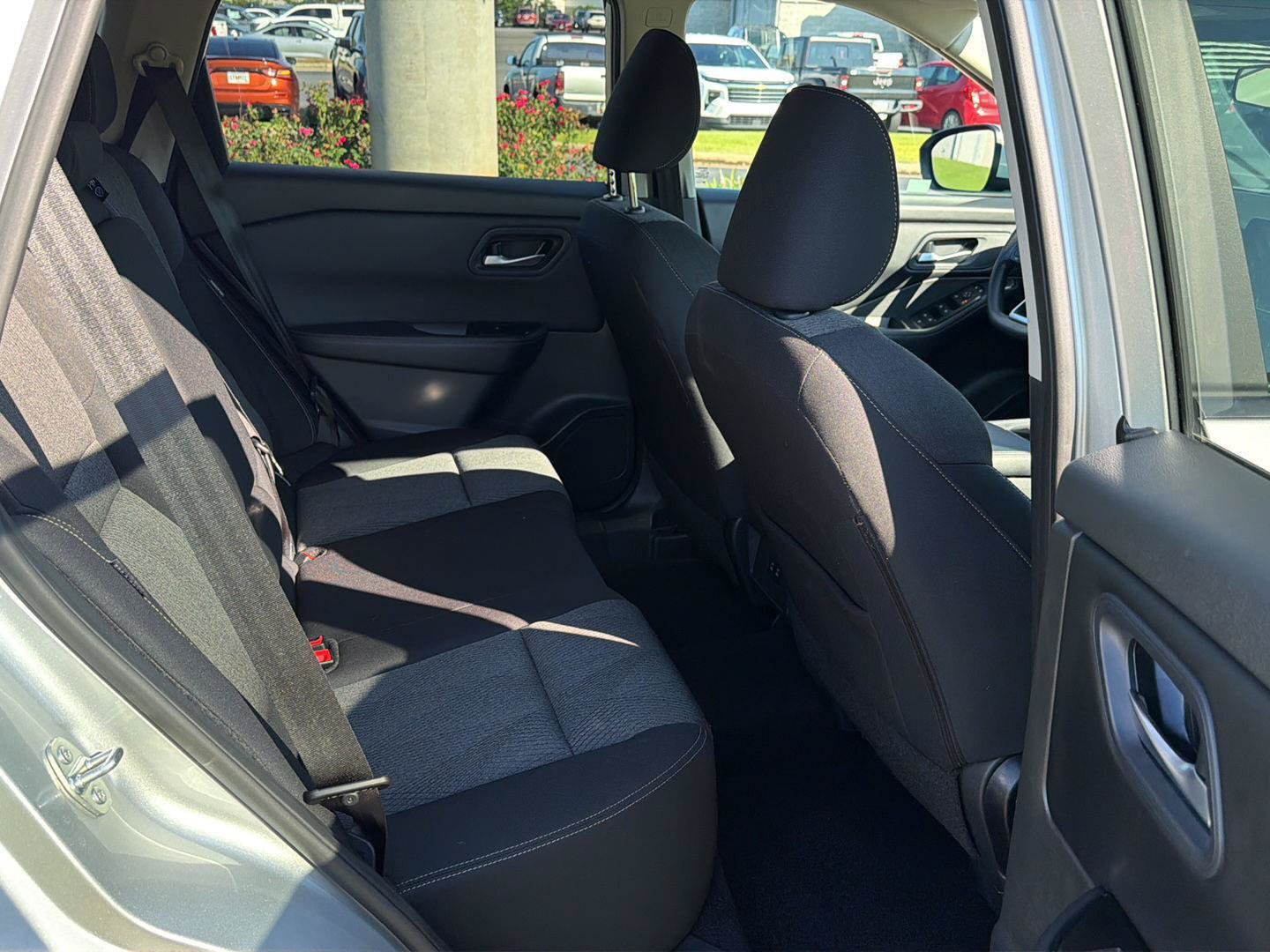 Used 2024 Nissan Rogue SV FWD image 12