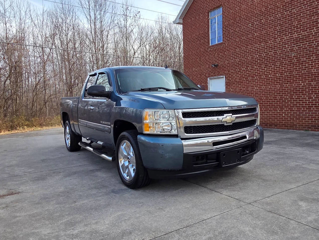 Used 2010 Chevrolet Silverado 1500 LT w/ Regional Value Package image 3