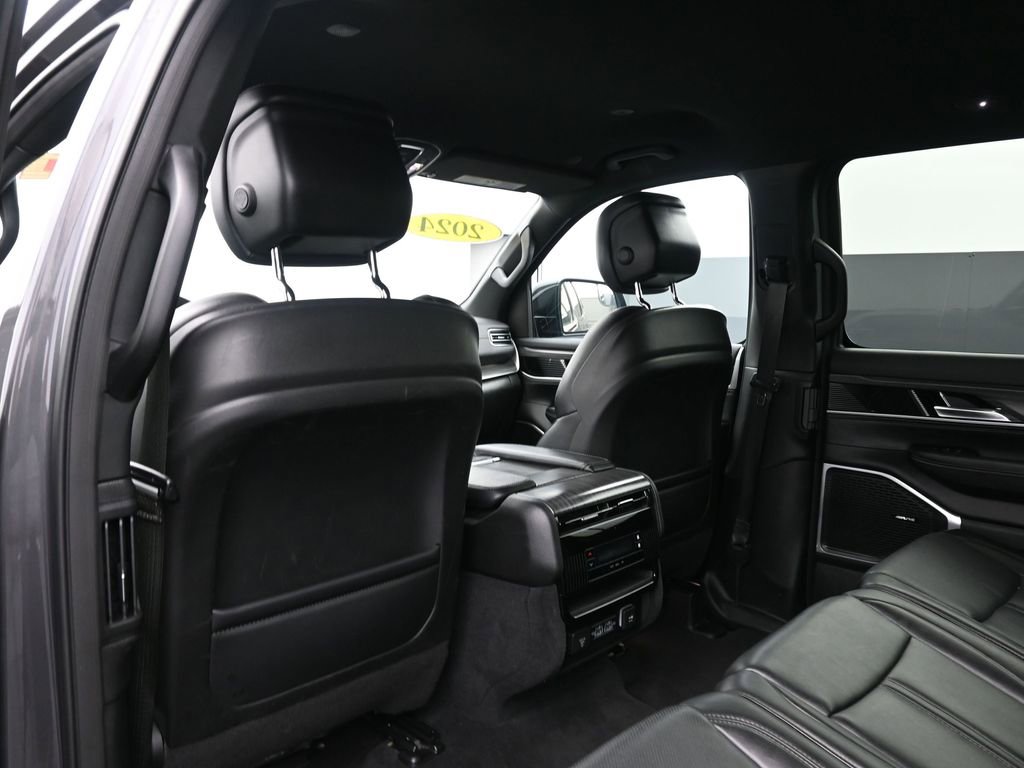 Used 2024 Jeep Wagoneer L Series II w/ Flexible Seating Group image 23