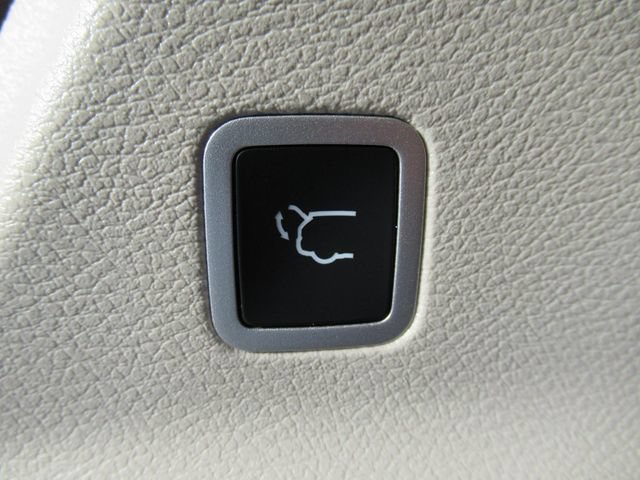 Certified 2023 Chrysler Voyager LX FWD image 35