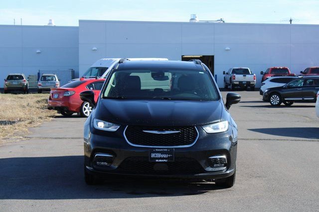 Used 2022 Chrysler Pacifica Touring-L image 9