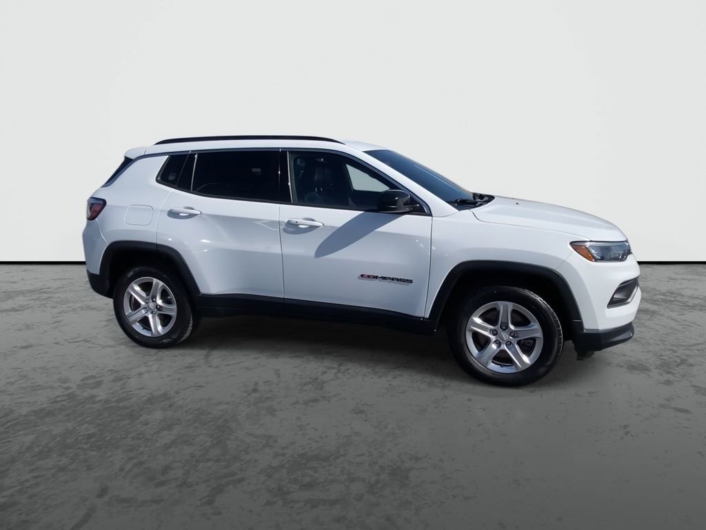 Used 2023 Jeep Compass Latitude image 9