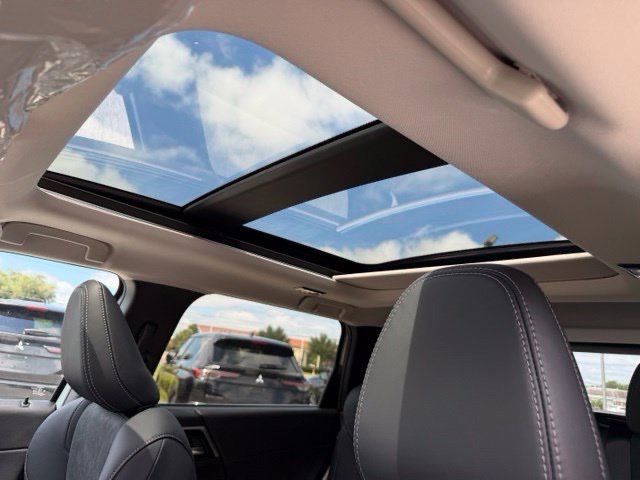 New 2026 Mitsubishi Outlander SE FWD image 17