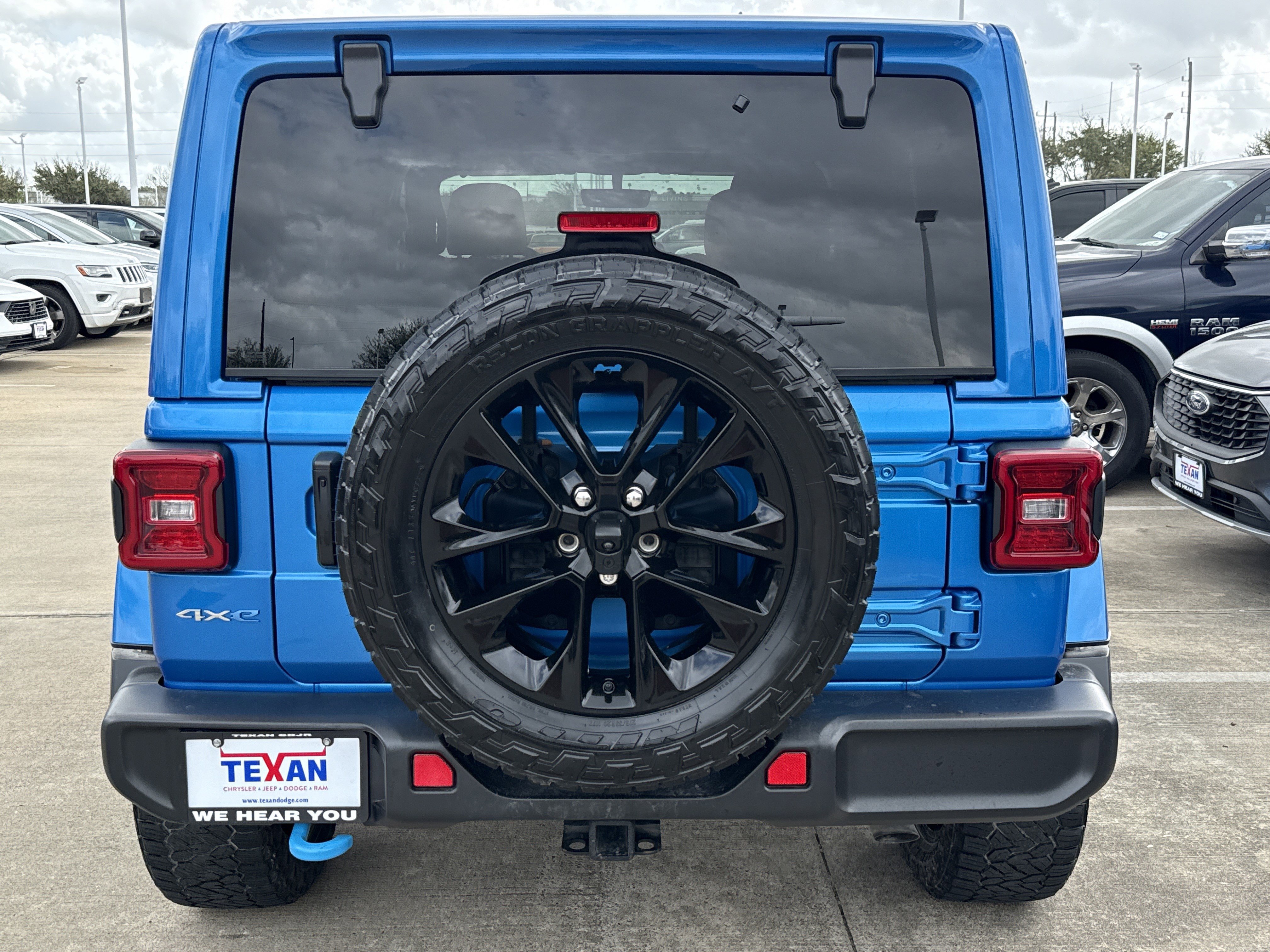 Used 2023 Jeep Wrangler Sahara w/ Cold Weather Group image 6