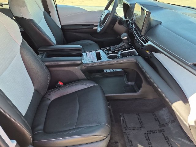 Certified 2025 Toyota Sienna XSE w/ XSE Plus Package AWD/4WD image 35
