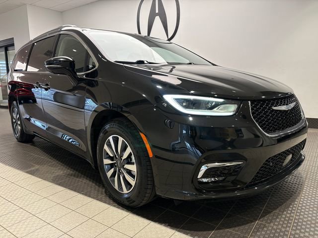 Used 2021 Chrysler Pacifica Touring-L image 2