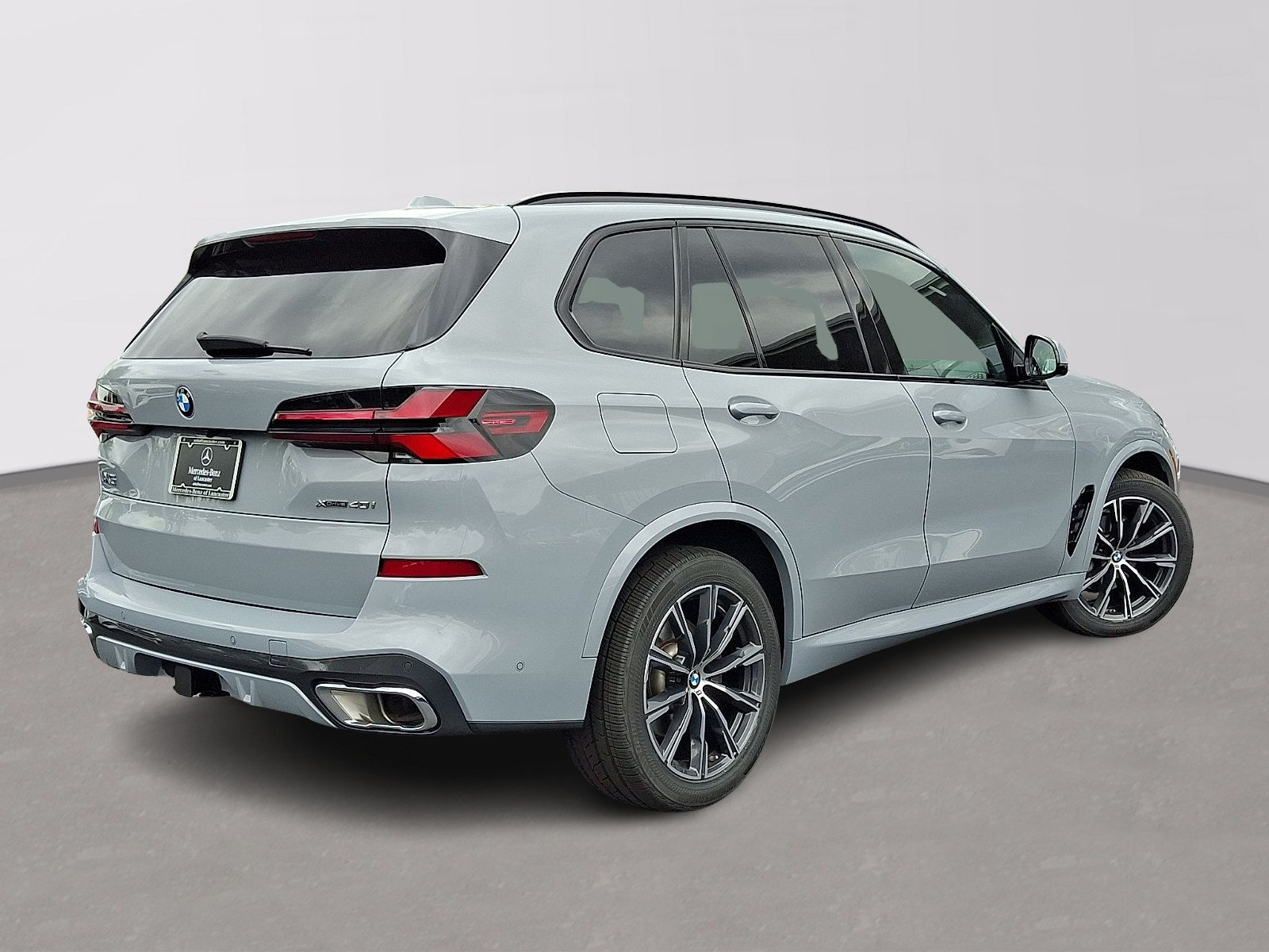 Used 2024 BMW X5 xDrive40i w/ M Sport Package AWD/4WD image 2