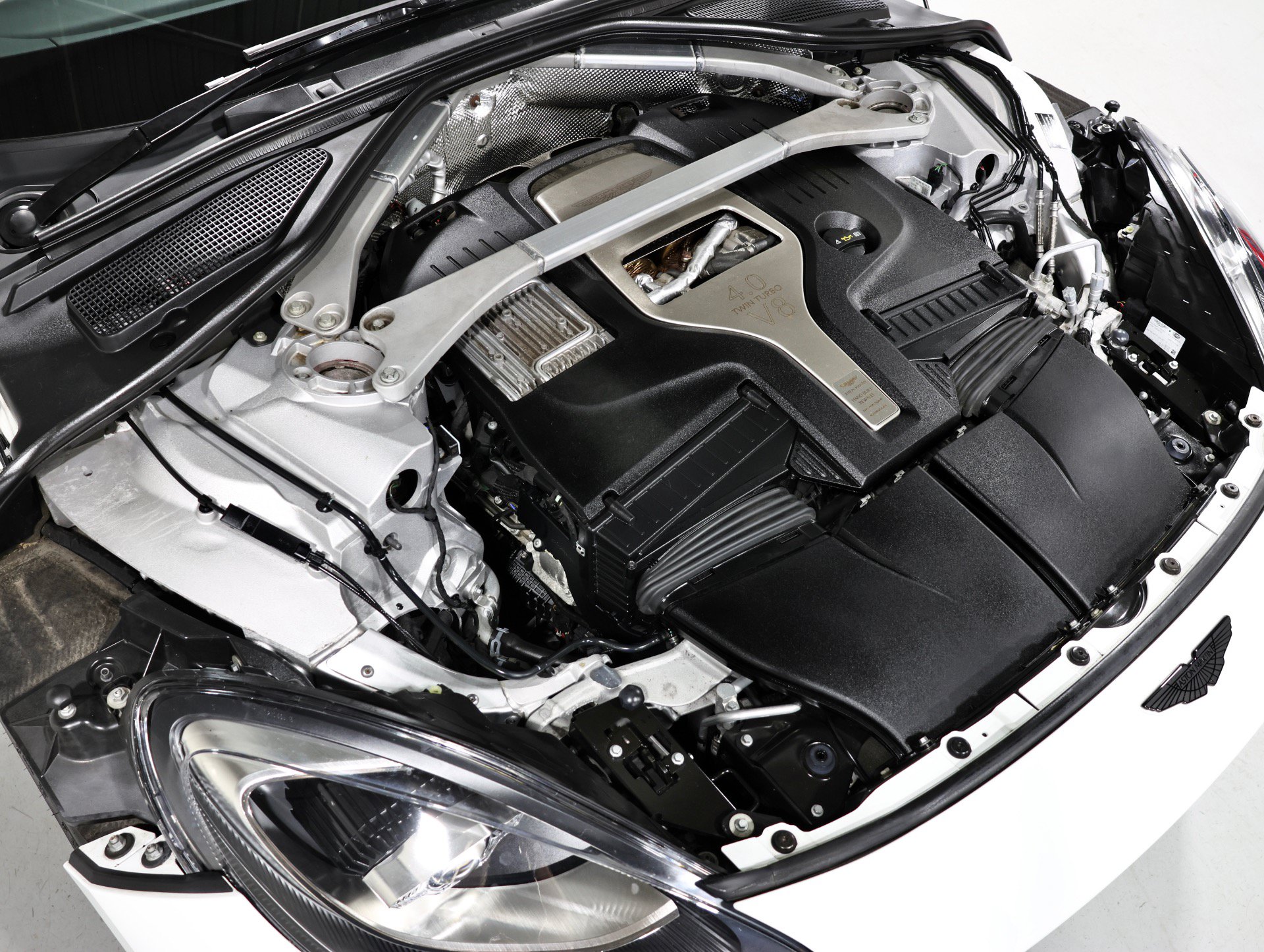 Used 2021 Aston Martin DBX AWD/4WD image 6