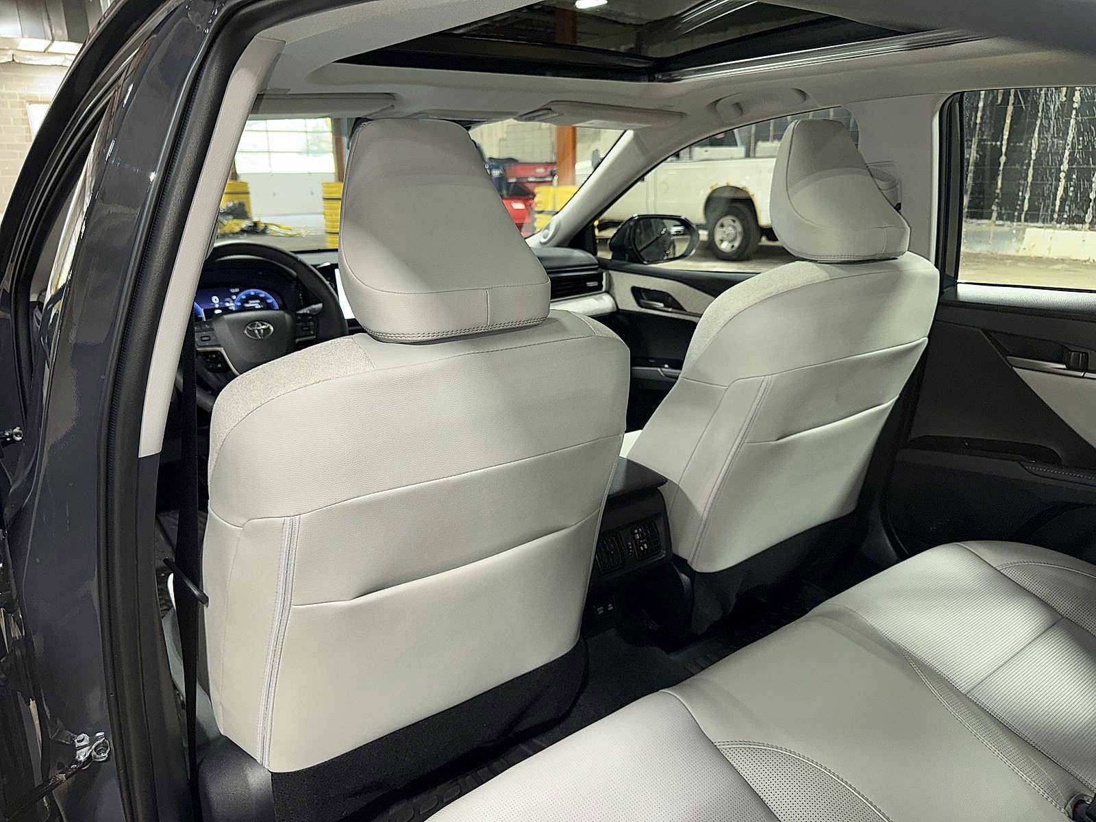 Used 2025 Toyota Camry XLE w/ Premium Plus Package image 28