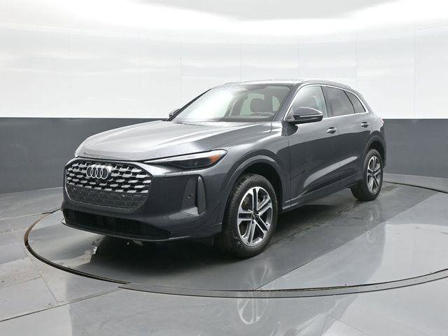 Certified 2025 Audi Q5 Premium w/ Convenience Package image 3