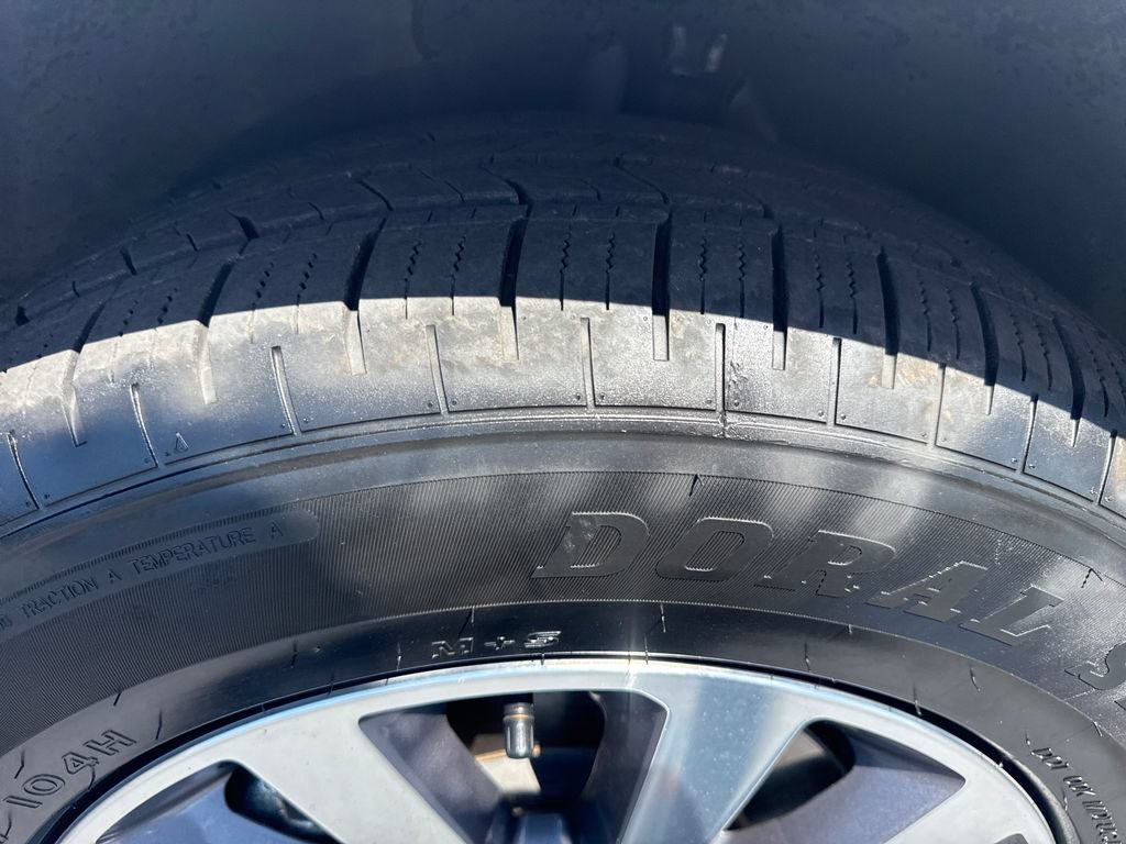 Used 2024 Chrysler Pacifica Limited FWD image 19