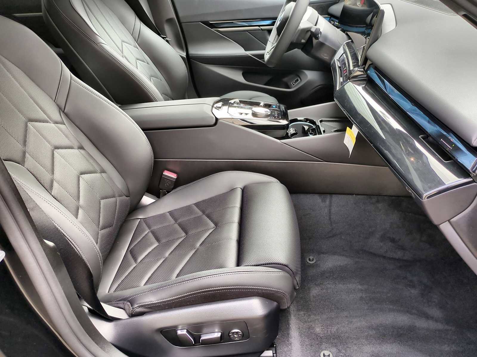 Certified 2025 BMW i5 xDrive40 w/ M Sport Package image 24