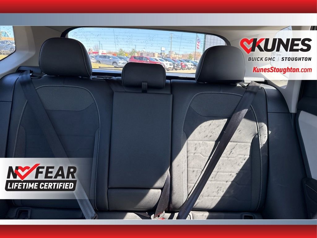 Used 2025 Volkswagen Taos SE AWD/4WD image 35