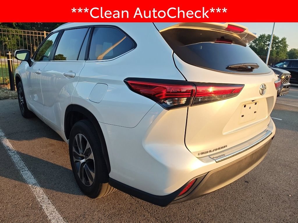 Used 2023 Toyota Highlander XLE FWD image 4