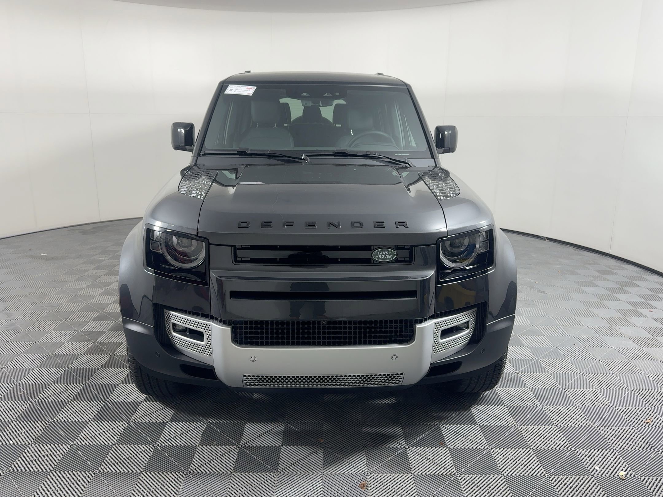 New 2025 Land Rover Defender 130 S image 7