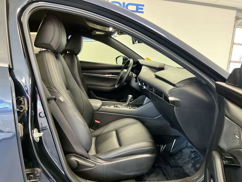 Used 2019 MAZDA MAZDA3 Hatchback w/ Preferred Package image 21