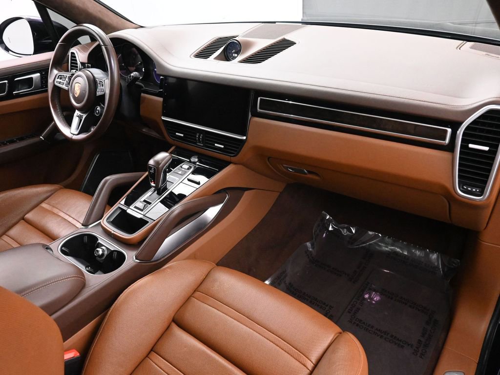 Used 2021 Porsche Cayenne Turbo w/ Premium Package Plus image 28