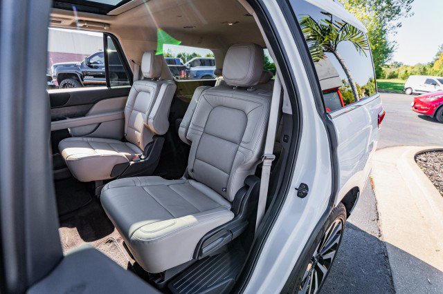 Used 2022 Lincoln Navigator Reserve image 38