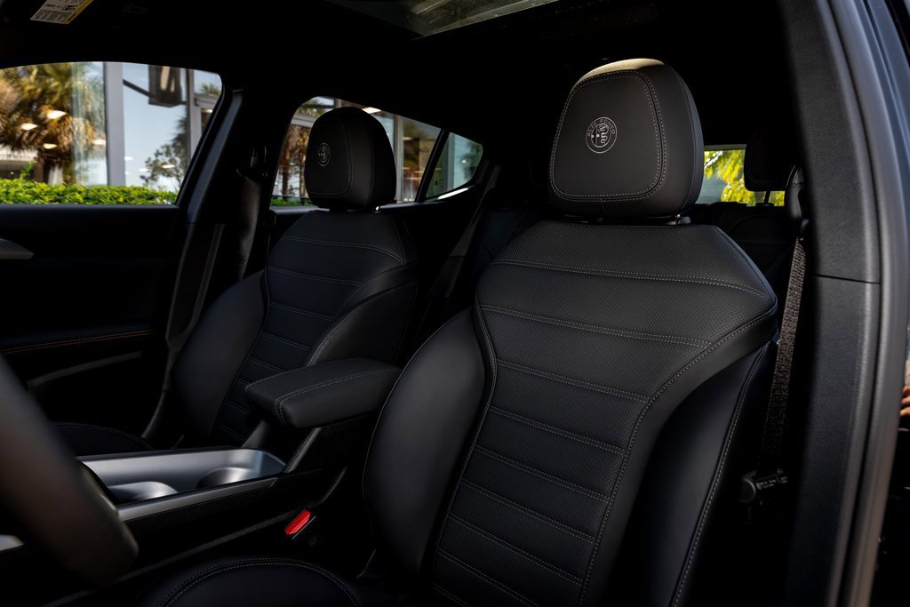 New 2025 Alfa Romeo Tonale w/ Premium Package image 26