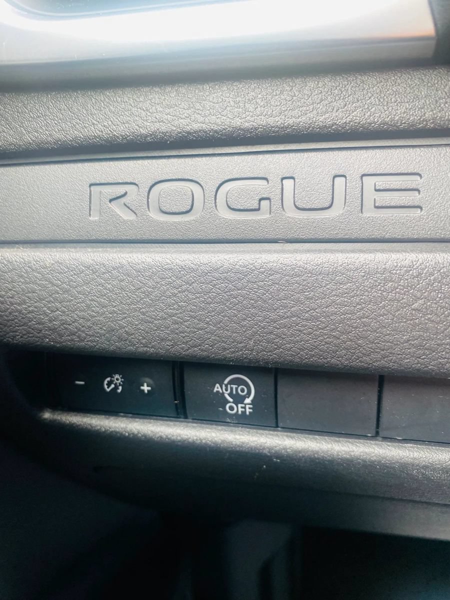 Used 2024 Nissan Rogue S FWD image 11