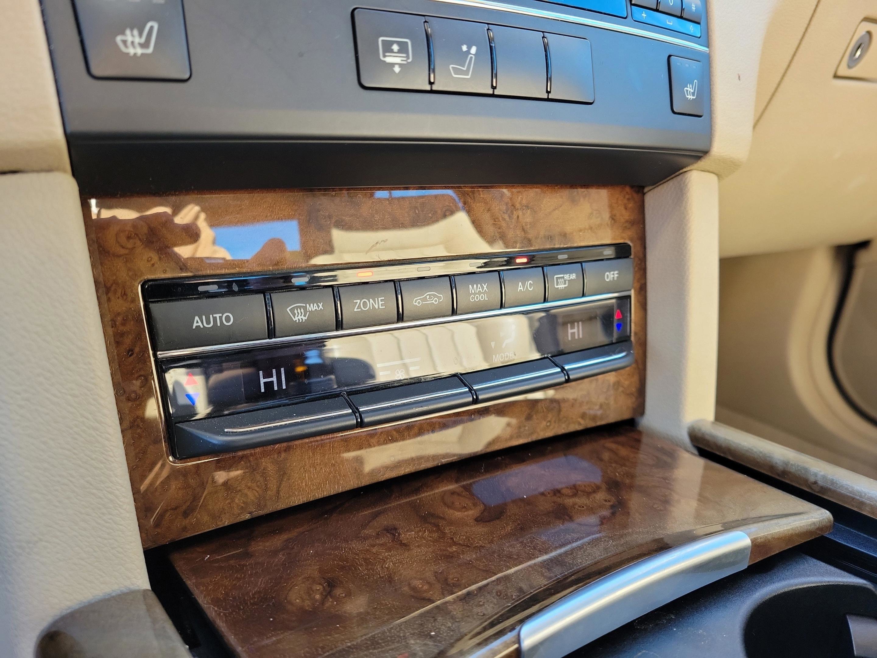 Used 2010 Mercedes-Benz E 350 4MATIC Sedan image 28