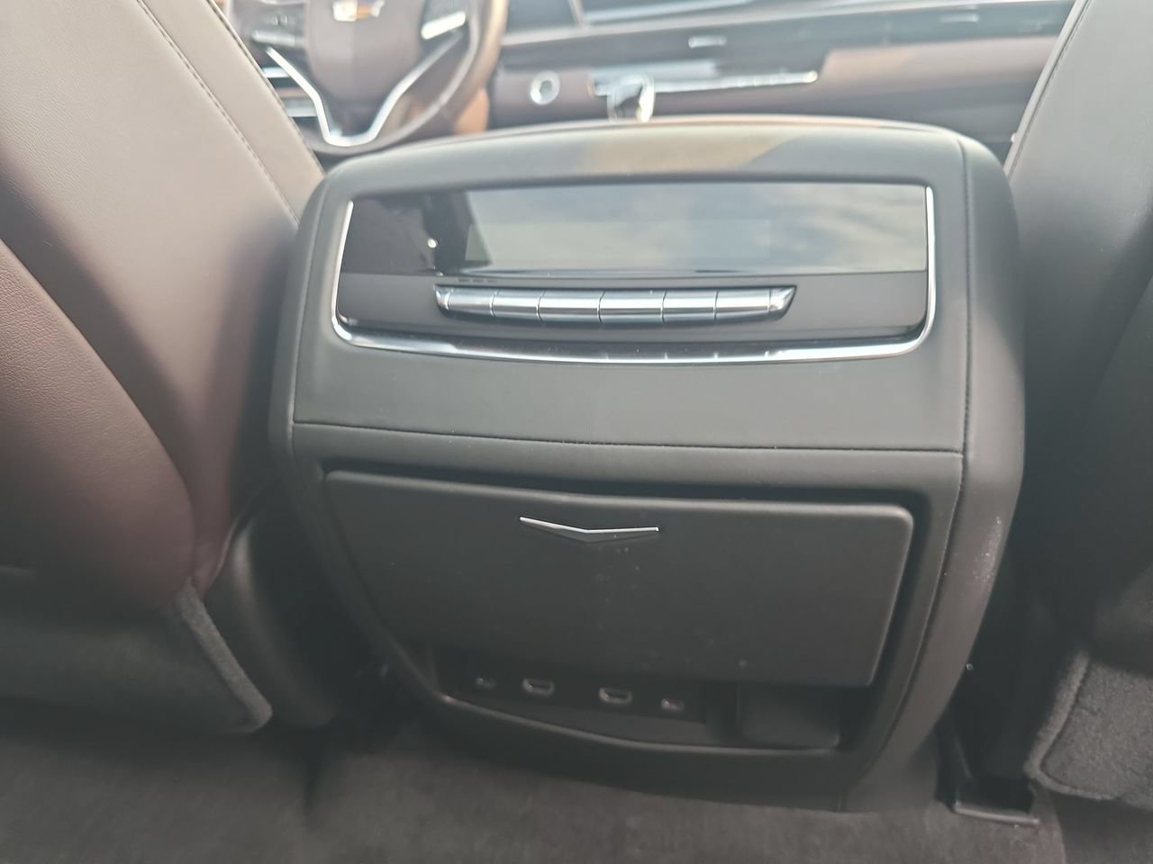 Certified 2023 Cadillac Escalade ESV Premium Luxury Platinum w/ LPO, Radiant Package AWD/4WD image 24