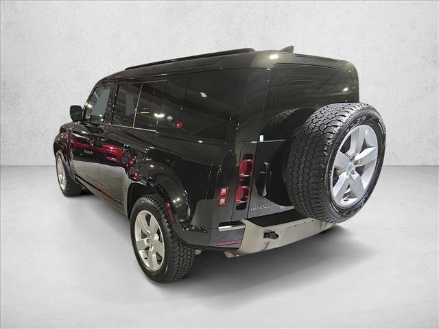 Used 2024 Land Rover Defender 110 X-Dynamic SE image 7