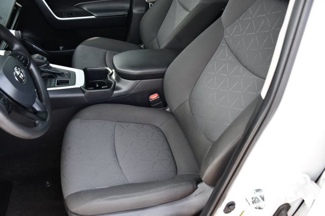 Used 2025 Toyota RAV4 XLE AWD/4WD image 16