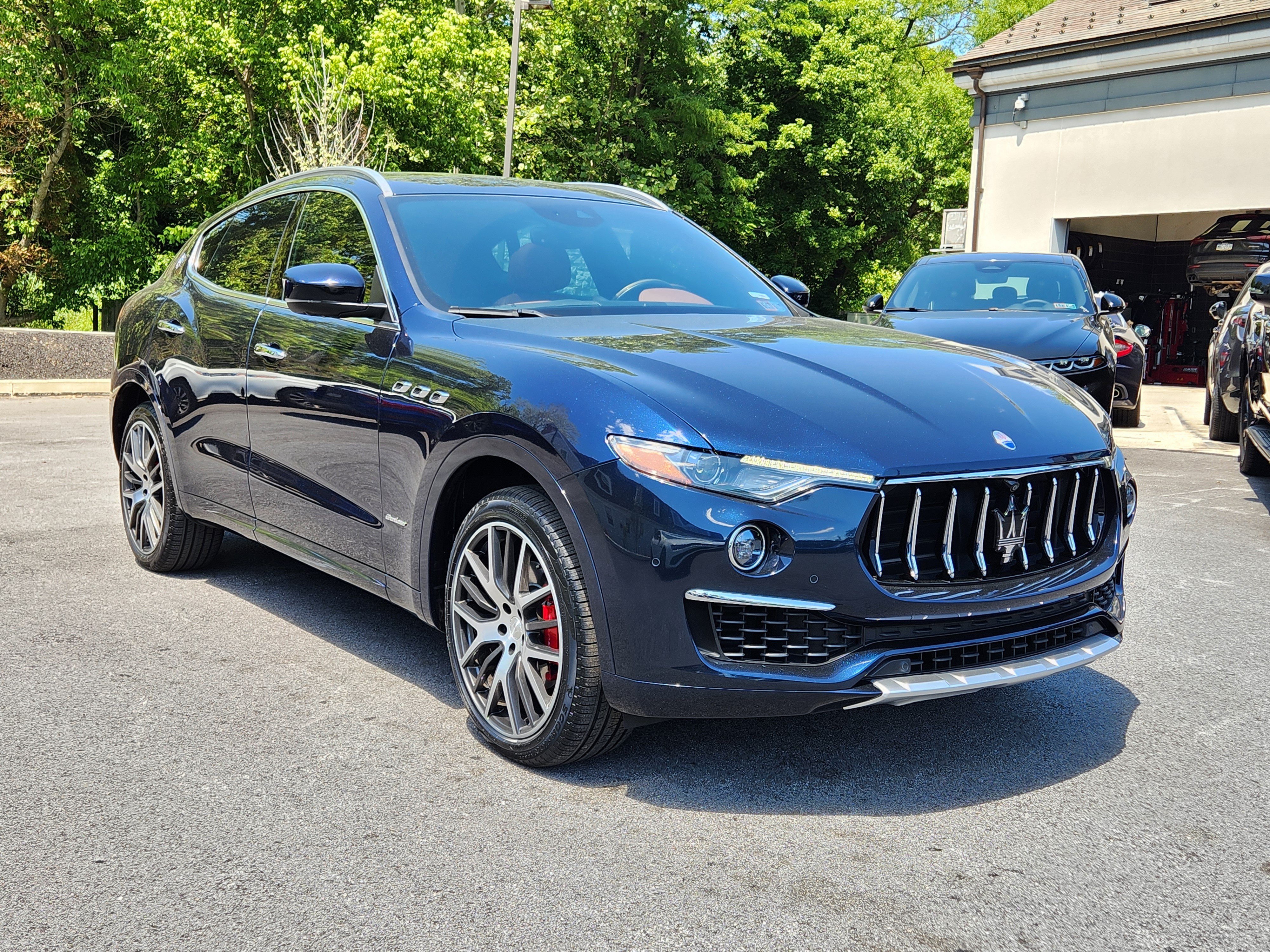 Used 2019 Maserati Levante GranLusso AWD/4WD image 2