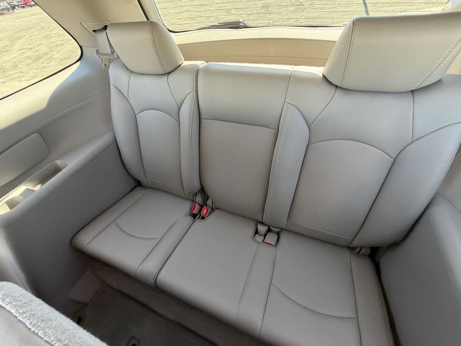 Used 2008 Saturn Outlook XR w/ Premium Trim Package image 24