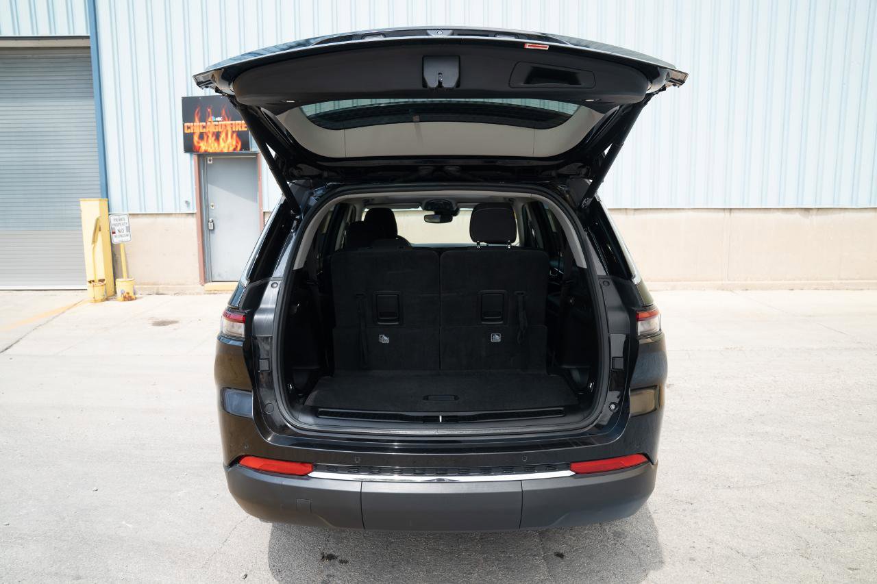 Used 2021 Jeep Grand Cherokee L Laredo w/ Luxury Tech Group I AWD/4WD image 16
