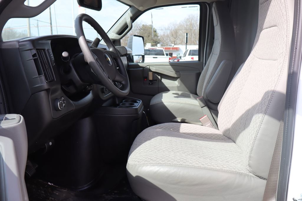 New 2026 Chevrolet Express 3500 w/ Power Convenience Package image 4