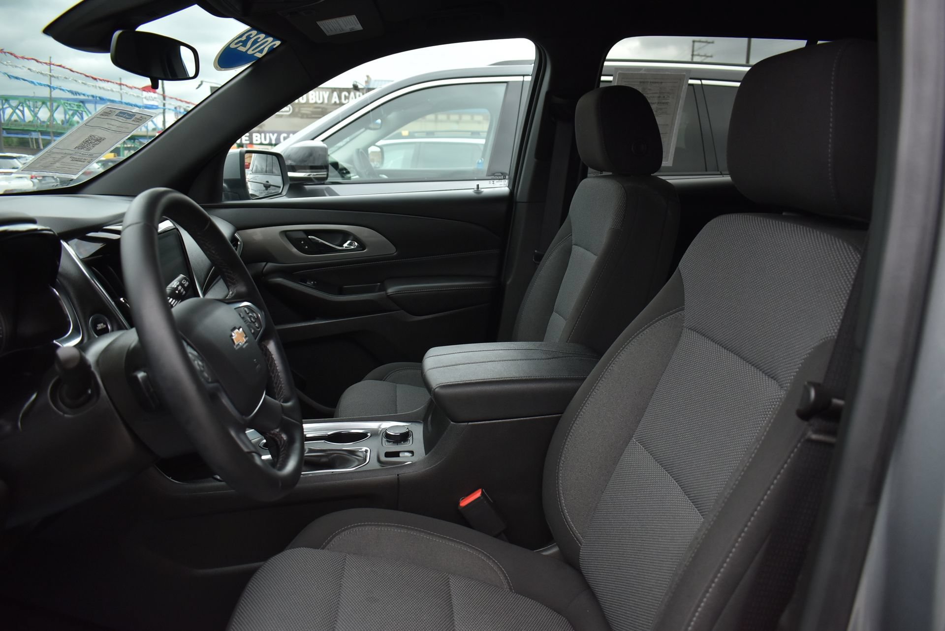 Used 2023 Chevrolet Traverse LT FWD image 14
