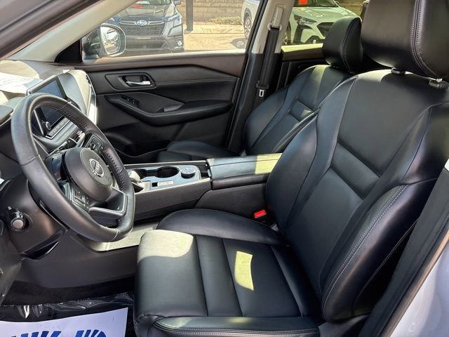 Used 2023 Nissan Rogue SV w/ SV Premium B Package image 17