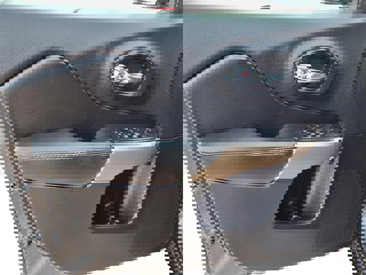 Used 2018 Jeep Cherokee Limited image 14