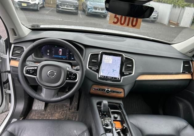 Used 2023 Volvo XC90 B6 Plus w/ Protection Package image 5