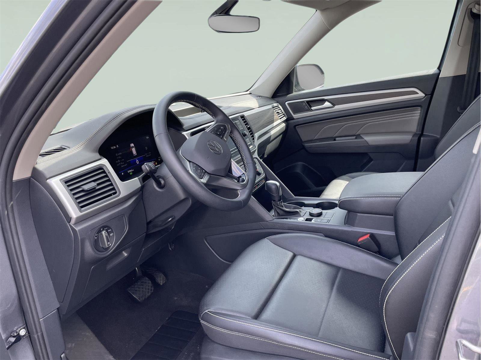 Used 2023 Volkswagen Atlas SE image 13