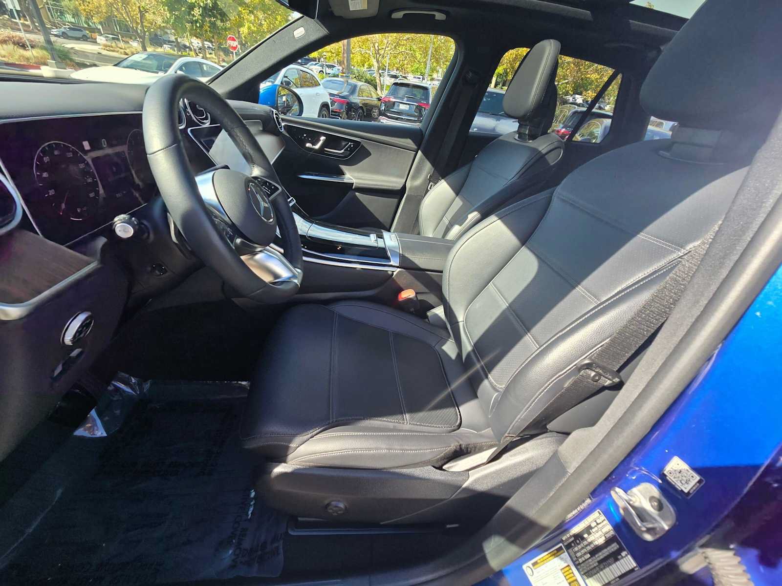 Used 2024 Mercedes-Benz GLC 300 4MATIC image 23