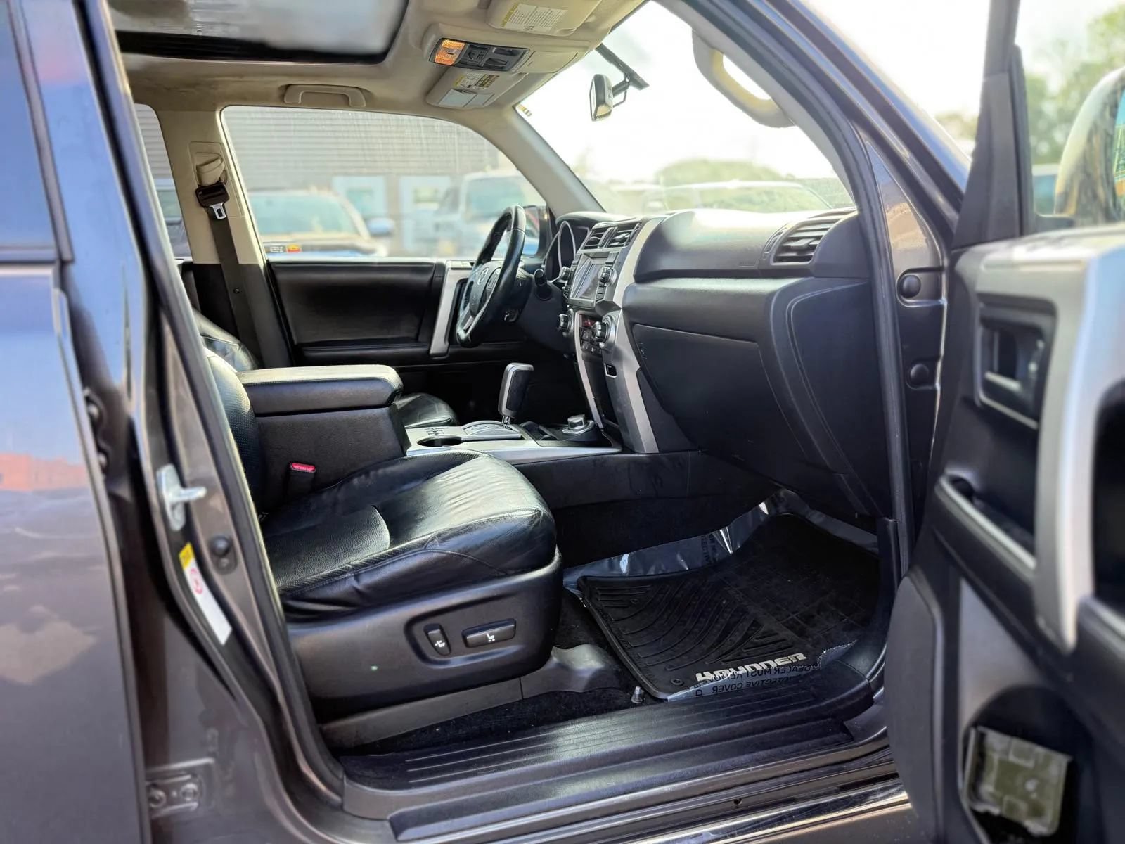 Used 2011 Toyota 4Runner Limited AWD/4WD image 12