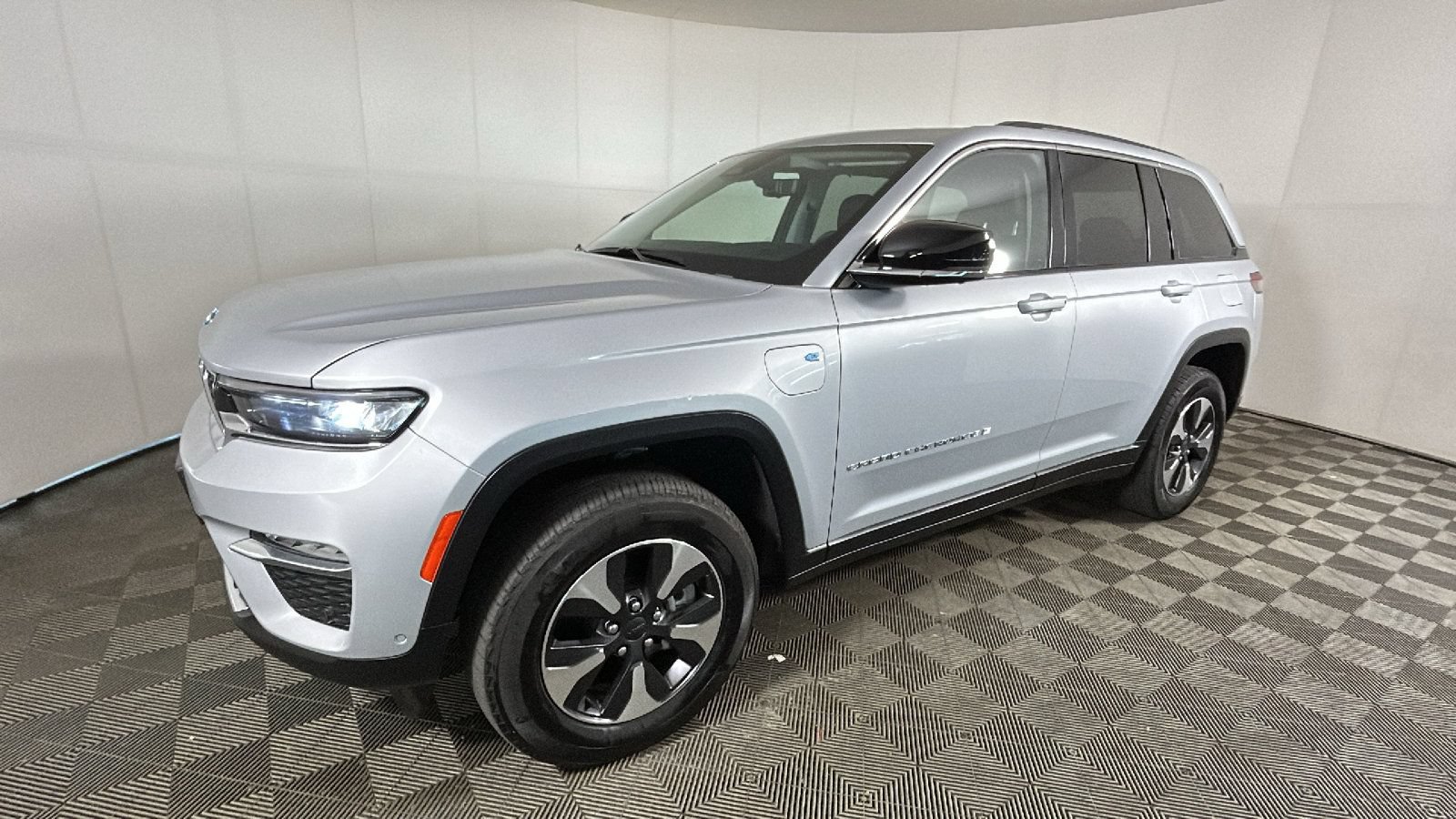 Used 2023 Jeep Grand Cherokee 4WD 4xe w/ Luxury Tech Group II image 8