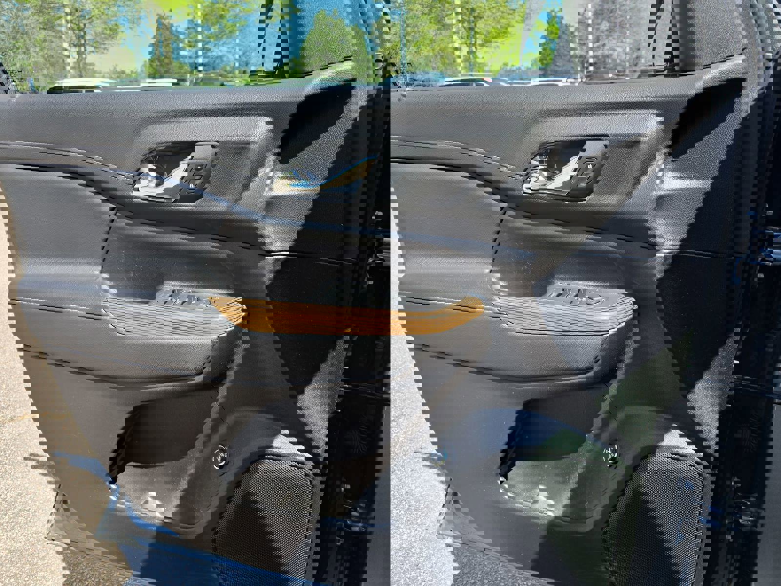 Used 2023 GMC Acadia SLE w/ Driver Convenience Package image 27