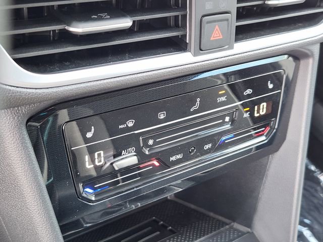 New 2025 Volkswagen Taos SE image 16