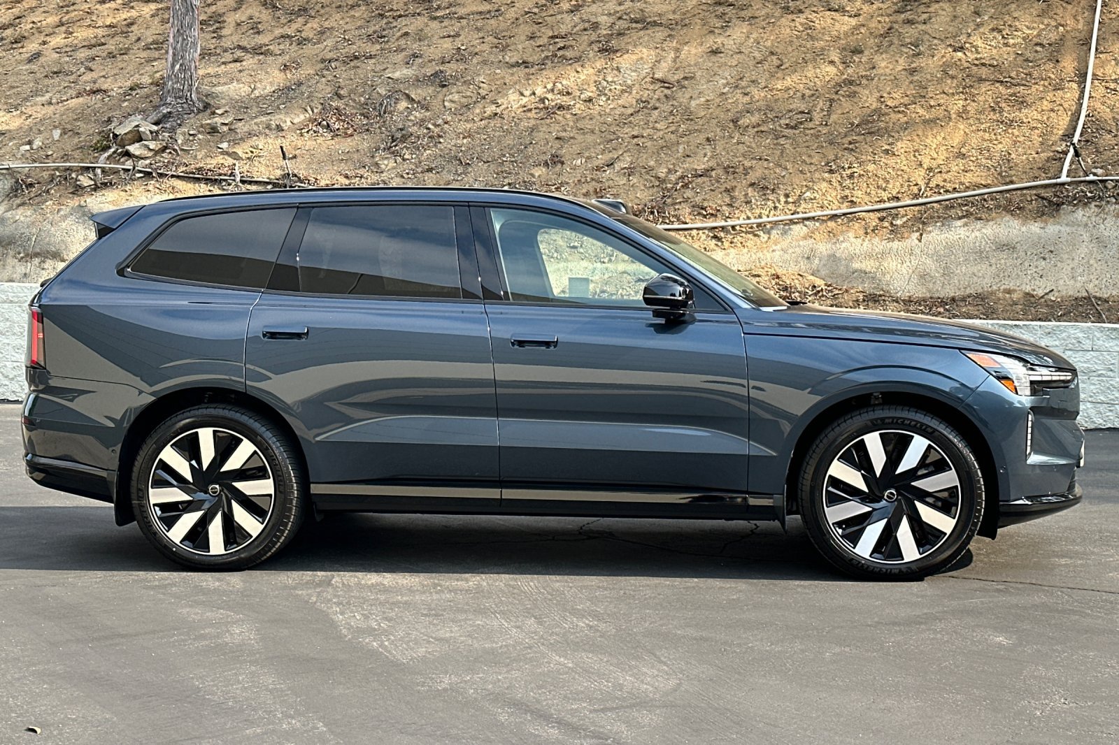 New 2025 Volvo EX90 Ultra AWD/4WD image 3