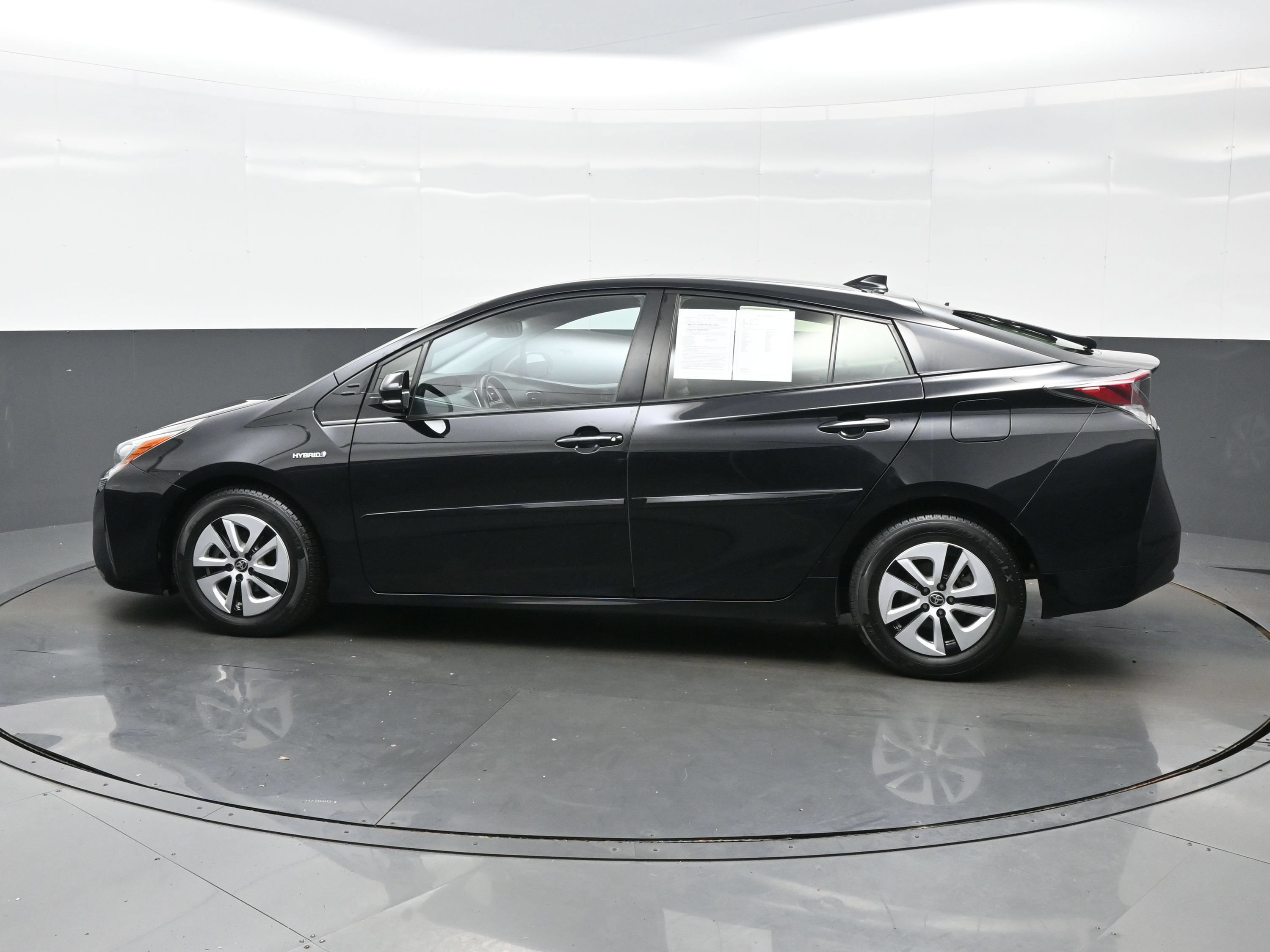 Used 2017 Toyota Prius Four w/ Advanced Technology Package FWD image 3