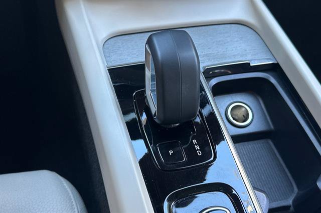 Certified 2024 Volvo XC60 T8 Plus AWD/4WD image 23